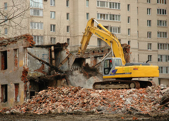 Экскаватор ТВЭКС на парковке